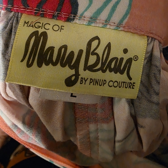 New w/out Tags Pinup Couture Mary Blair Retro Skirt in Pink and Red Floral Large - Picture 3 of 6